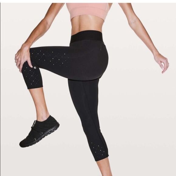 Lululemon To The Beat Crop black size 6 in EUC reflective soulcycle lululemon - Picture 1 of 11